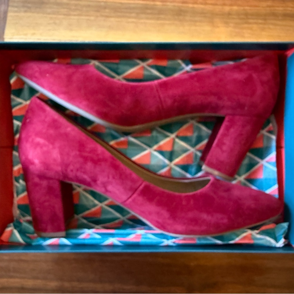 Aerosoles Bette Red Suede Pumps